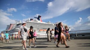 Llegan más de 16 mil cruceristas en una jornada dividida entre Puerto Plata y Pedernales