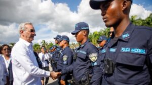 Abinader inicia en La Altagracia segunda fase del nuevo modelo de patrullaje con 990 agentes