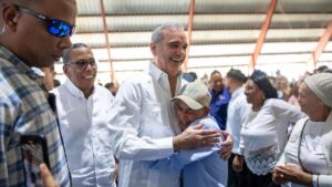 Abinader lanza programa “Fogones por leña” en San José de Ocoa