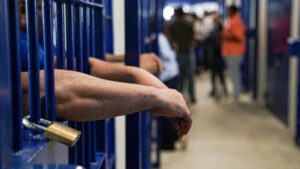 Las 53,877 órdenes de arresto duplican la capacidad de La Victoria, Najayo y Las Parras juntas