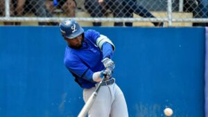 Licey y Águilas empatan; Orelvis Martínez impulsa cuatro carreras