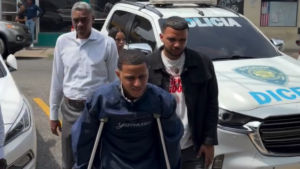 Se entrega a la Policía uno de los señalados por tiroteo en Los Mina