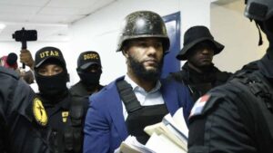 Exfiscal Aurelio Valdez queda en libertad bajo garantía económica; va a juicio de fondo