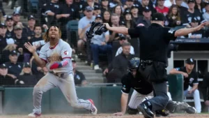 José Ramírez mantiene con vida a Cleveland