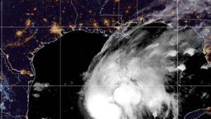 Huracán Isaías avanza hacia la costa de EE. UU. del golfo de México con evacuaciones obligatorias