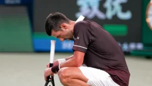 Djokovic dice adiós, Zverev sufre y los hispanohablantes pasan de ronda en Shanghái