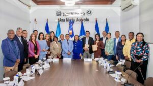 Parlacen reconoce labor de dos escritores dominicanos