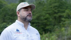 Organizaciones interponen querella contra ministro Medio Ambiente por destrucción de manglares