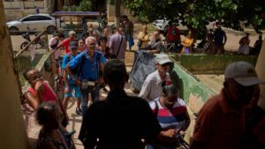 Cubanos recurren a las farmacias comunitarias y gratuitas para sobrellevar la escasez de medicinas