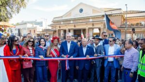Abinader inaugura parada dominicana en Roma y ratifica invitación al Papa a visitar el país