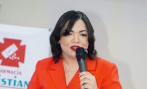 Yulibelys Wandelpool analiza los desafíos legales de la libertad de expresión en conferencia en San Cristóbal