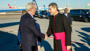Abinader se reunirá con Parolin tras suspensión de audiencia con el papa León XIV