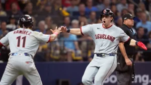 Cleveland remonta ante Tampa y golpea primero en la Serie de Campeonato Liga Americana
