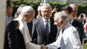 El papa León XIV ya está en el hospital para se operado esta tarde del nódulo en el pulmón