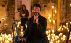 Ricardo Arjona sorprende a exempleado y le regala un auto nuevo