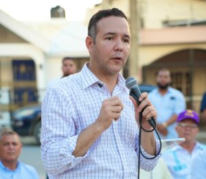 Johnny Pujols muestra imagenes de reunión de Danilo Medina con productores de arroz en 2019 y emplaza al ministro de Agricultura