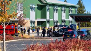 Al menos dos heridos, incluido un menor, en un tiroteo en una escuela de Oregón (EE.UU.)