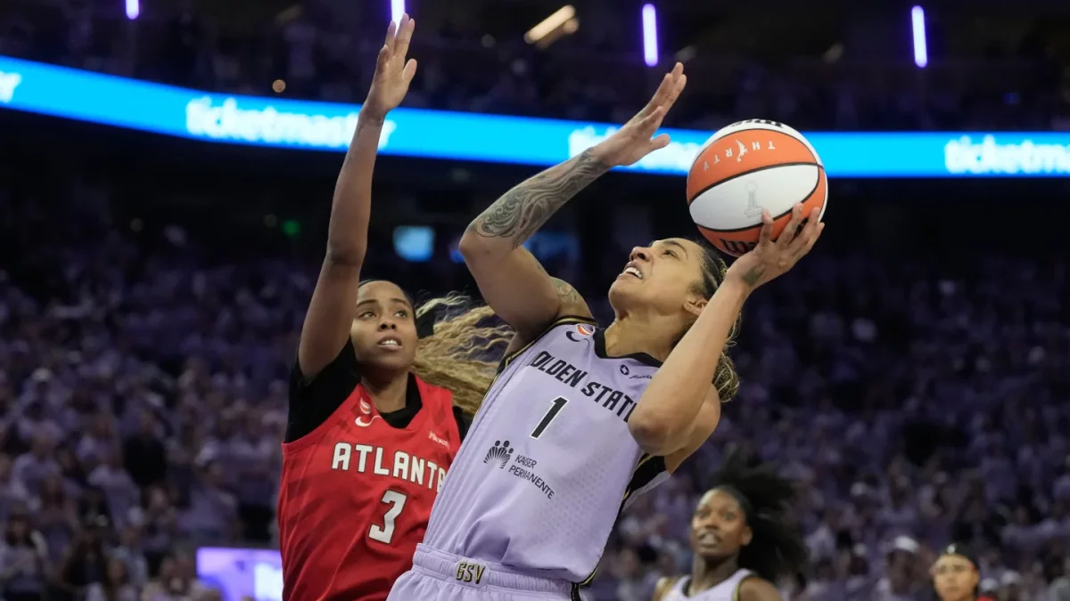 Gabby Williams anota 26 puntos y le da la victoria a las Valkyries por 68-64