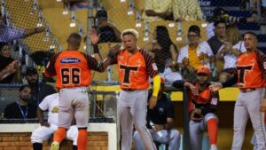 Noel, Celestino y el bullpen dan triunfo a Toros sobre las Águilas