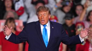 Aprobación de Trump cae a 33 % a dos semanas de elecciones de medio mandato