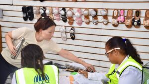Despedían trabajadores antes de 3 meses para no pagar prestaciones; Trabajo interviene 24 tiendas chinas