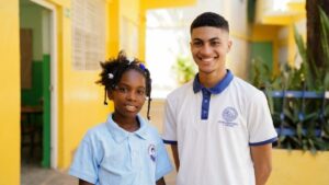 Ministerio Educación reconoció estudiante de 17 años ganó medalla de plata en olimpiadas de matemáticas