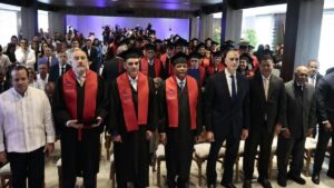 LMD honra a José Abinader Wasaf al graduar a 50 profesionales