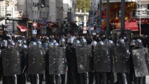 Francia movilizará a 70,000 agentes ante los llamados a saqueos este sábado