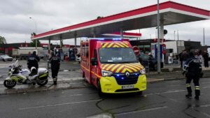 Un muerto y cuatro heridos en varios tiroteos perpetrados por un hombre cerca de París