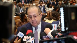 Magín Díaz defiende subsidios para frenar alzas de combustibles