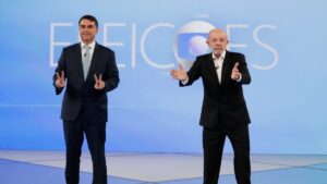 Lula y Bolsonaro se dirigen a los indecisos en el último debate presidencial en Brasil