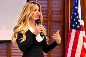Cynthia Castro fortalece su liderazgo jurídico internacional y defensa de los derechos humanos