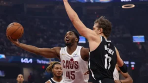 Los Cavaliers resisten una remontada tardía de los Nets