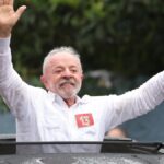 Lula suma 51.1 % de votos y Flávio Bolsonaro, 48.9 %