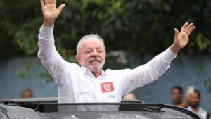 Lula suma 51.1 % de votos y Flávio Bolsonaro, 48.9 %