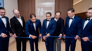 Estrenan nuevo centro con cirujanos de la columna y resonancia magnética asistida por IA
