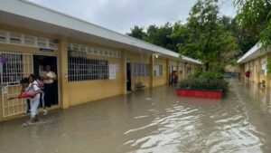 Educación suspende docencia en zonas vulnerables bajo alerta amarilla