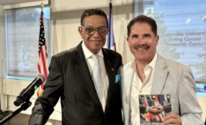 Embajador Néstor Cerón Suero presenta su libro sobre diplomacia pública en Nueva York y Washington