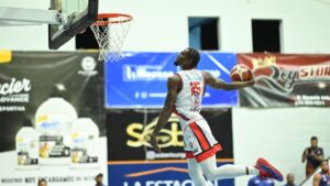 San Sebastián golpean primero al vencer a La Cancha en el Torneo de Baloncesto Superior de Moca