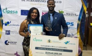 Ana Inoa y Max Figueroa ganan el primer lugar del Premio Nacional de Periodismo en Salud con el reportaje “Después de la denuncia: ¿Quién la protege?”
