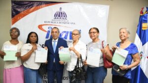 INAVI entrega cheques por indemnización a más de 800 ex servidores públicos