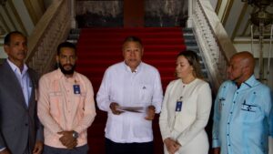 Productores avícolas piden a Abinader intervenir ante crisis del sector